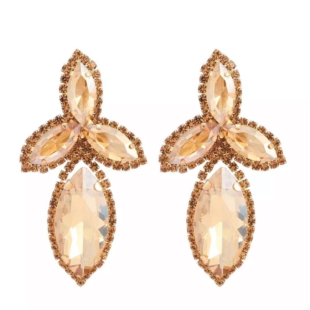 🌟SALE🌟Beautiful Champagne Crystal Earrings - Picture 2 of 8